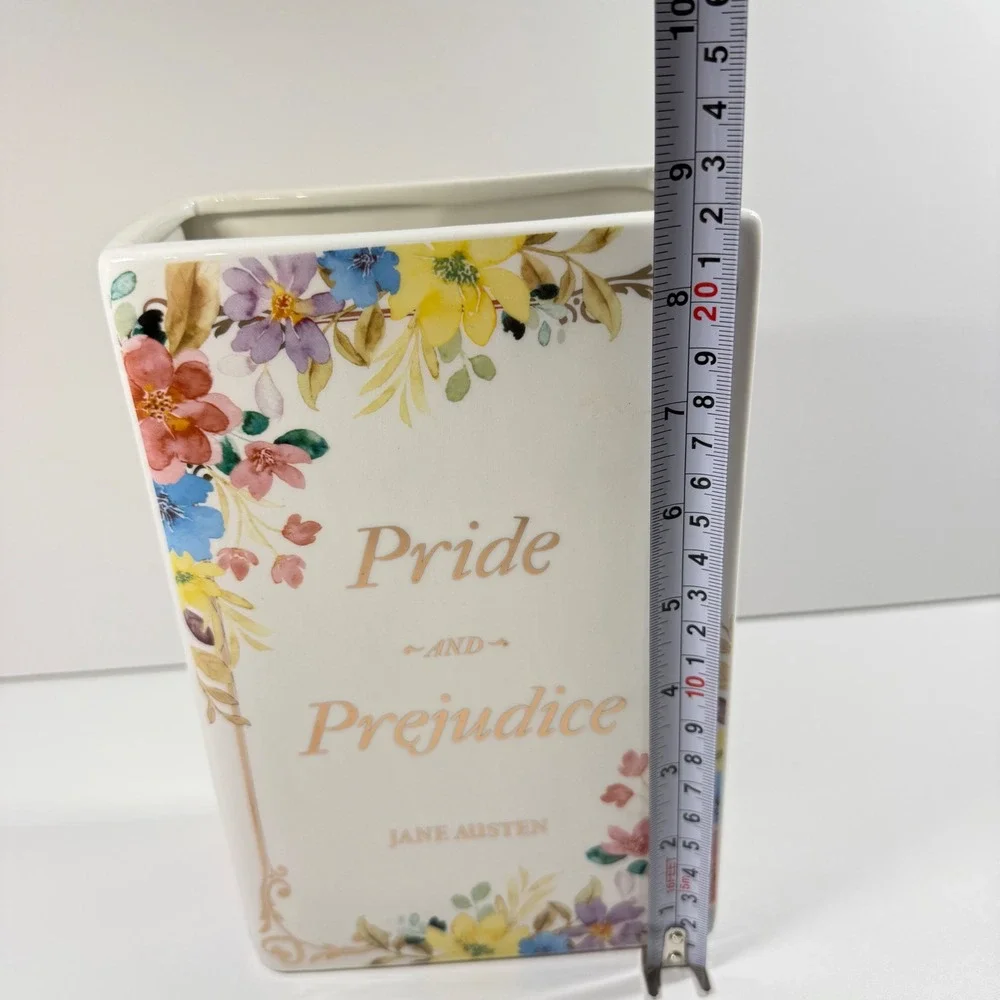 OneDesign Home Pride & Prejudice Jane Austen Ceramic Book Vase Floral White NEW